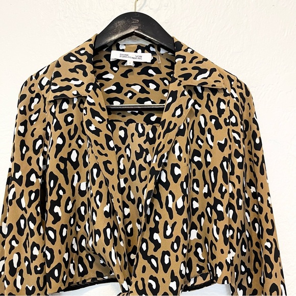 Diane Von Furstenberg Wrap Top Cropped 100% Silk 0 Leopard Animal Print - Picture 3 of 6